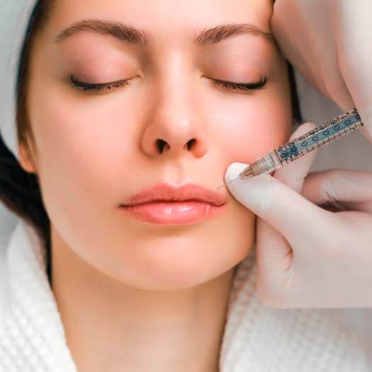 Injections d'acide hyaluronique pour combler des rides